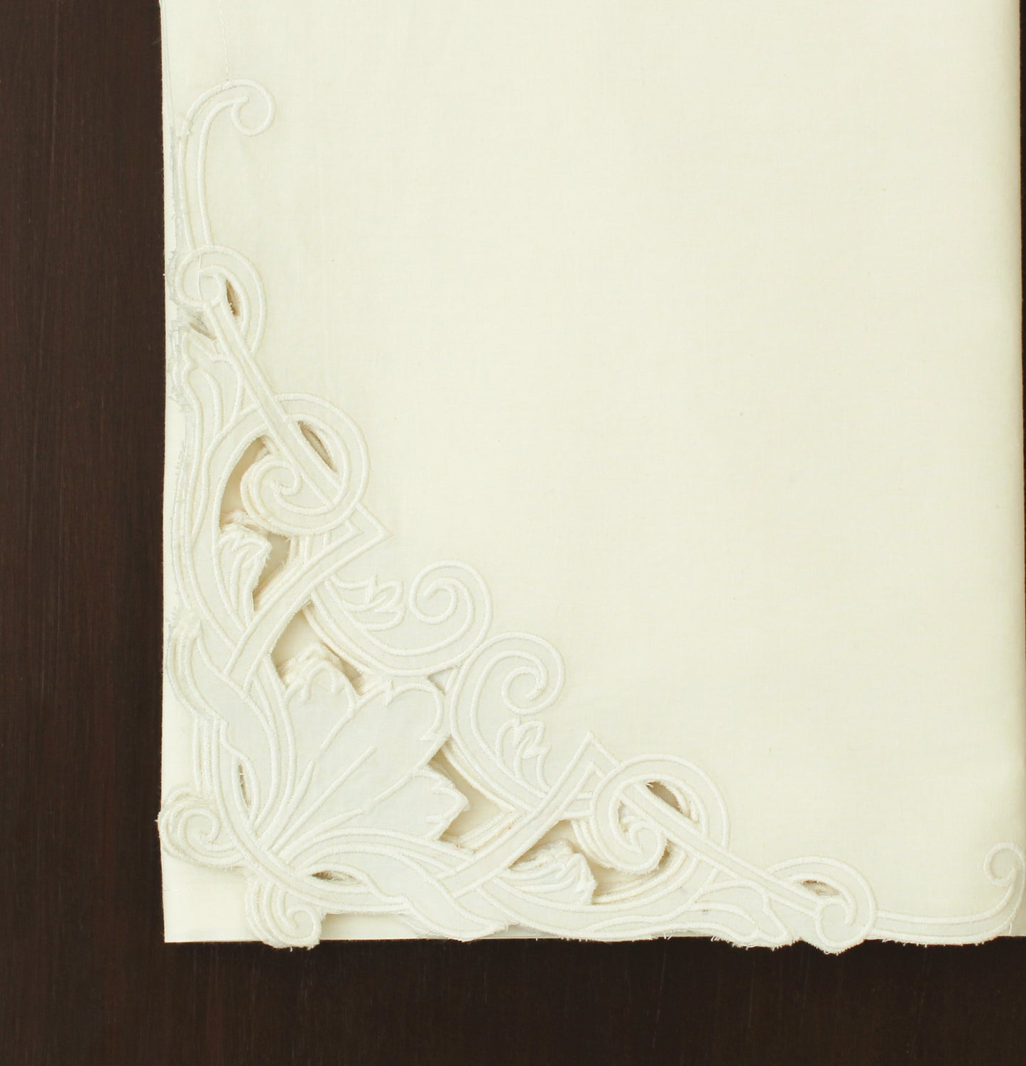 Noor Table Cloth-Ecru